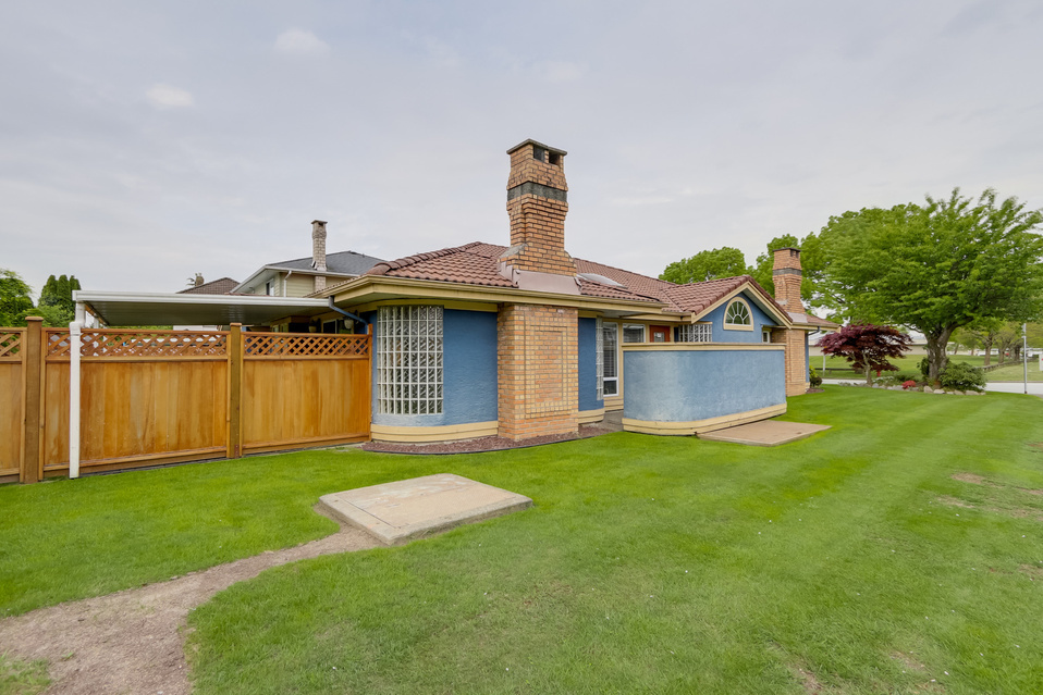 9588 Capstan Way, 'The Oaks", Richmond, BC 2