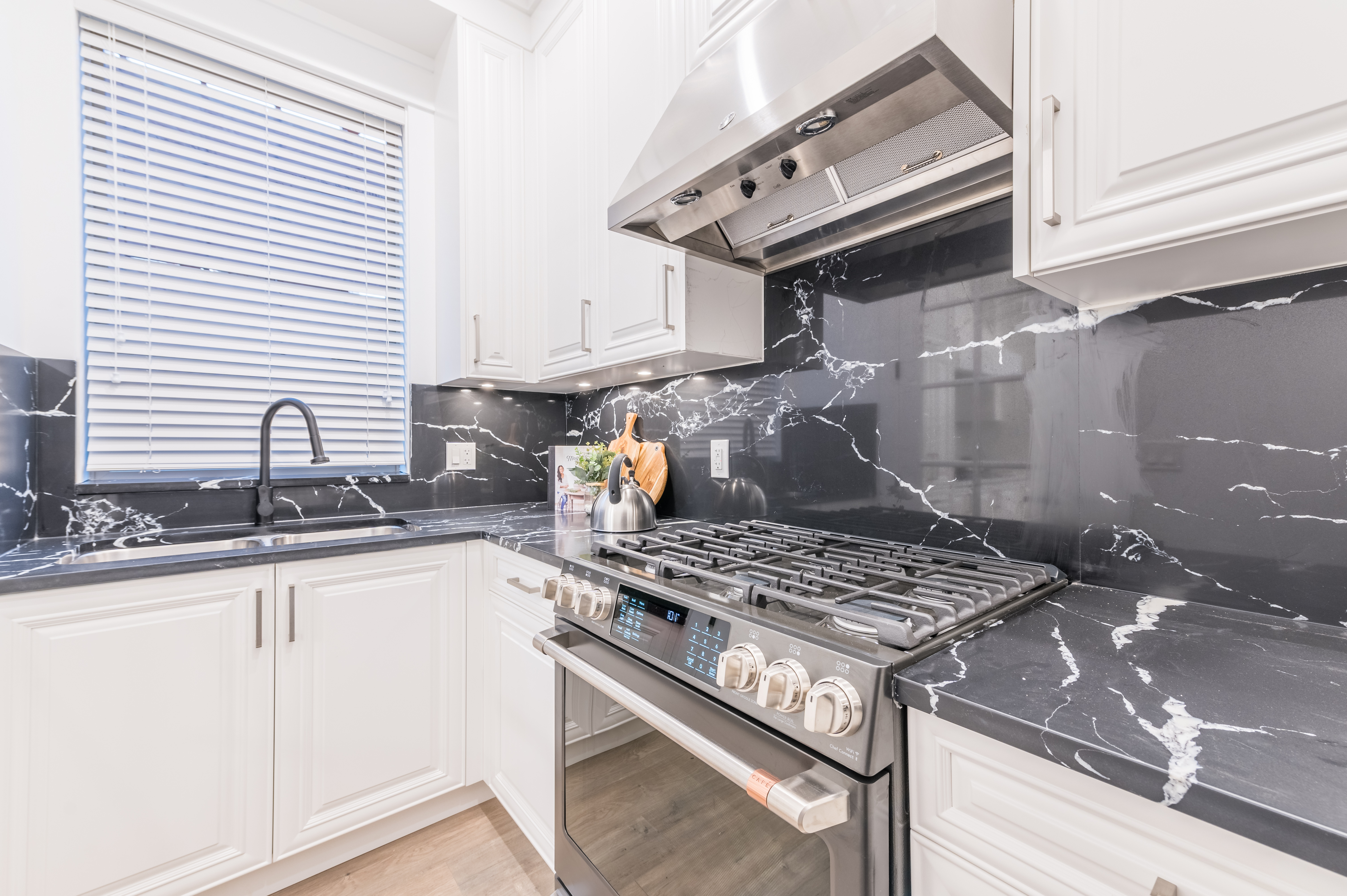 3280 BLUNDELL ROAD 16