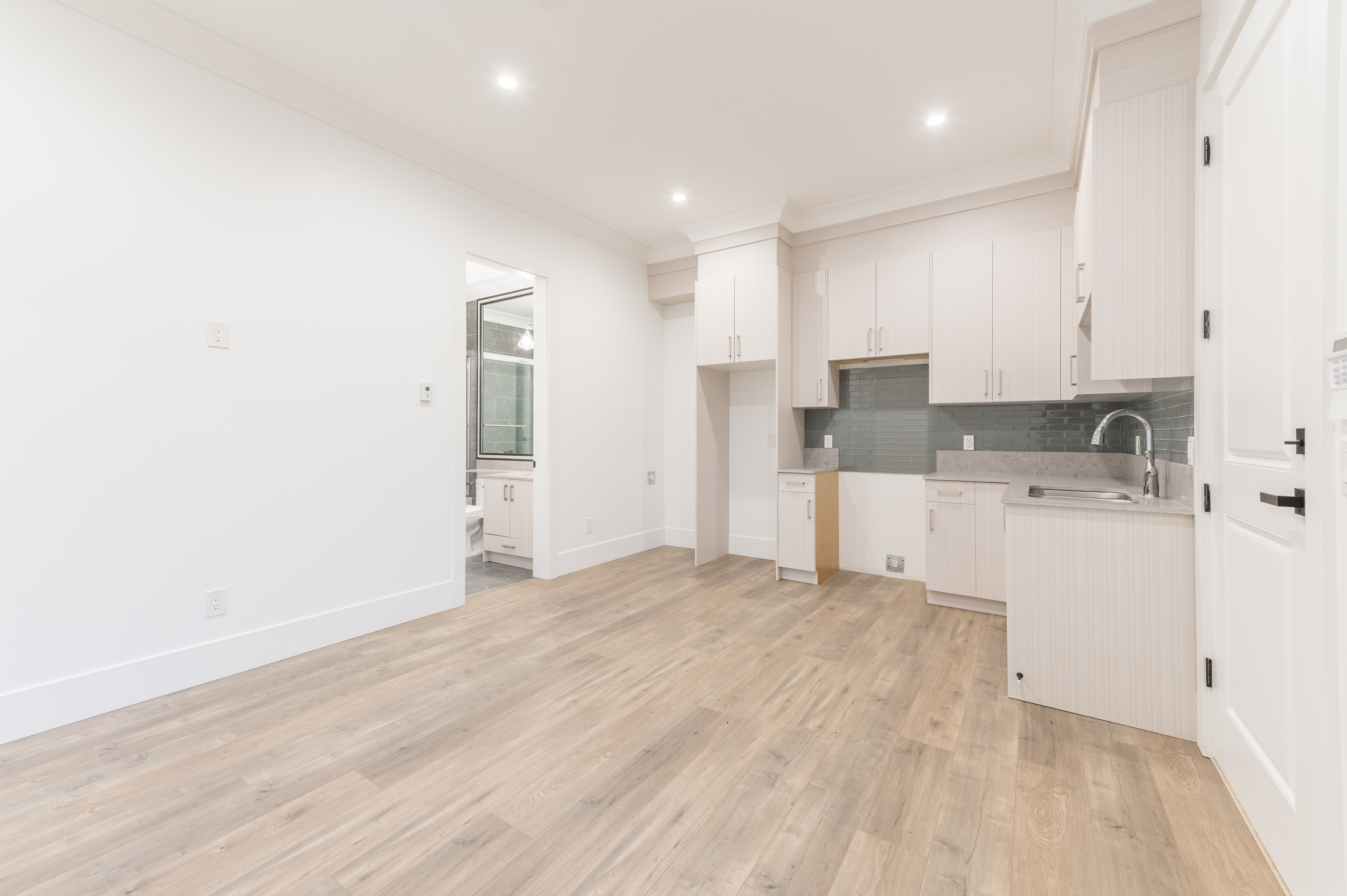 3280 BLUNDELL ROAD 34