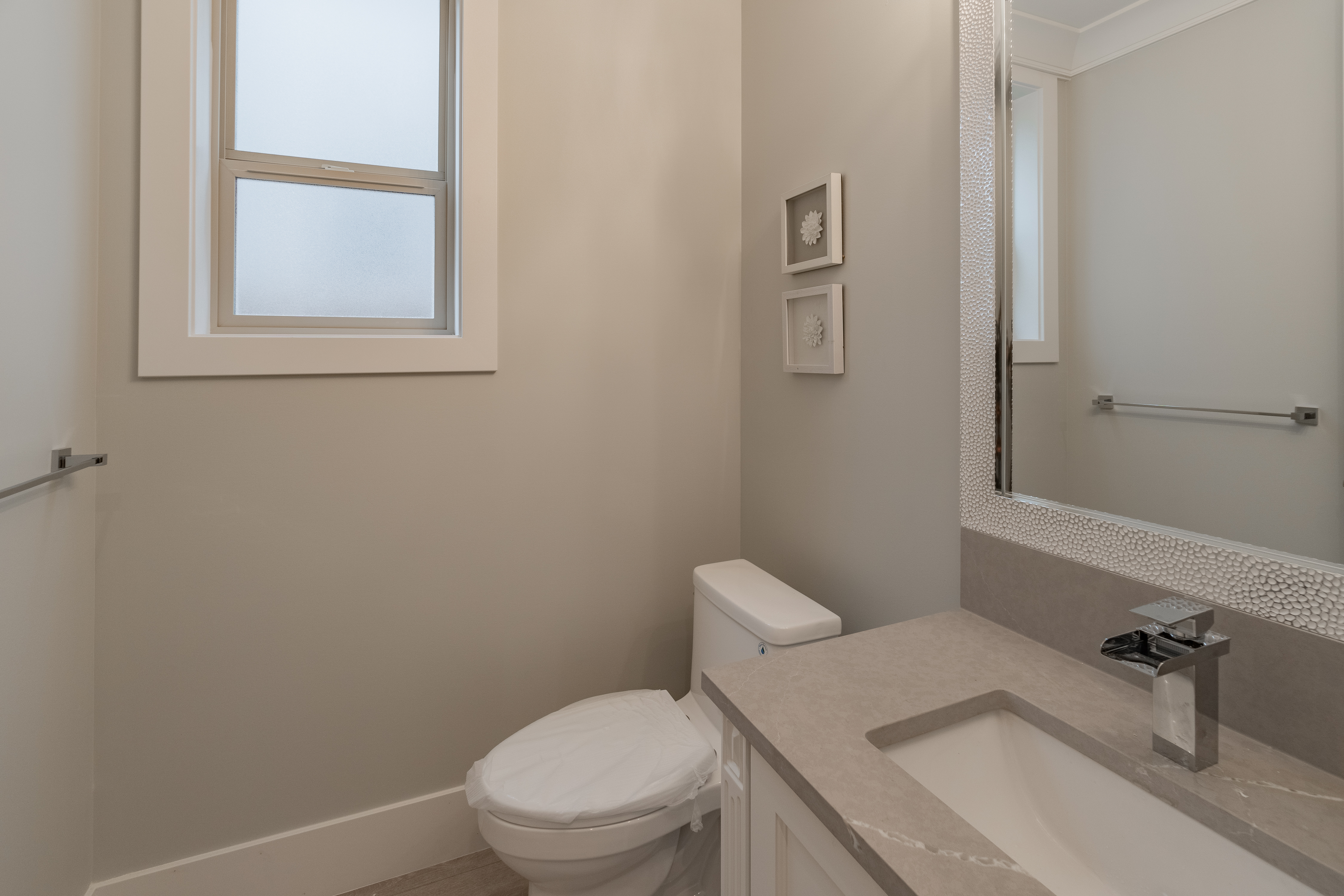 9051 STEVESTON HIGHWAY 12