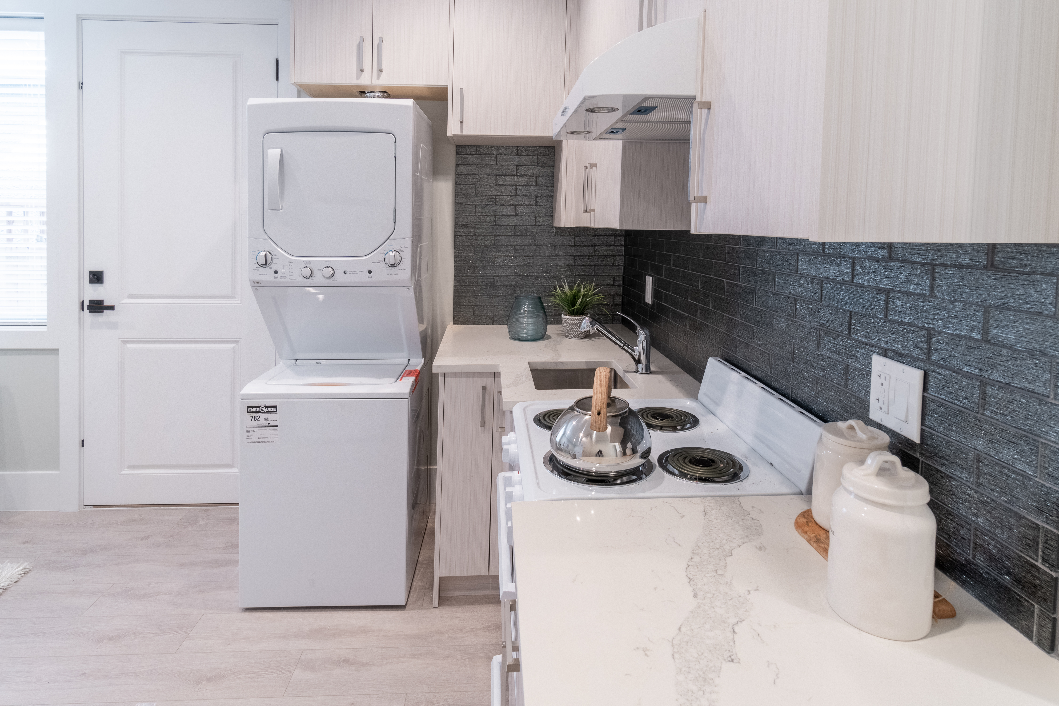 9051 STEVESTON HIGHWAY 28