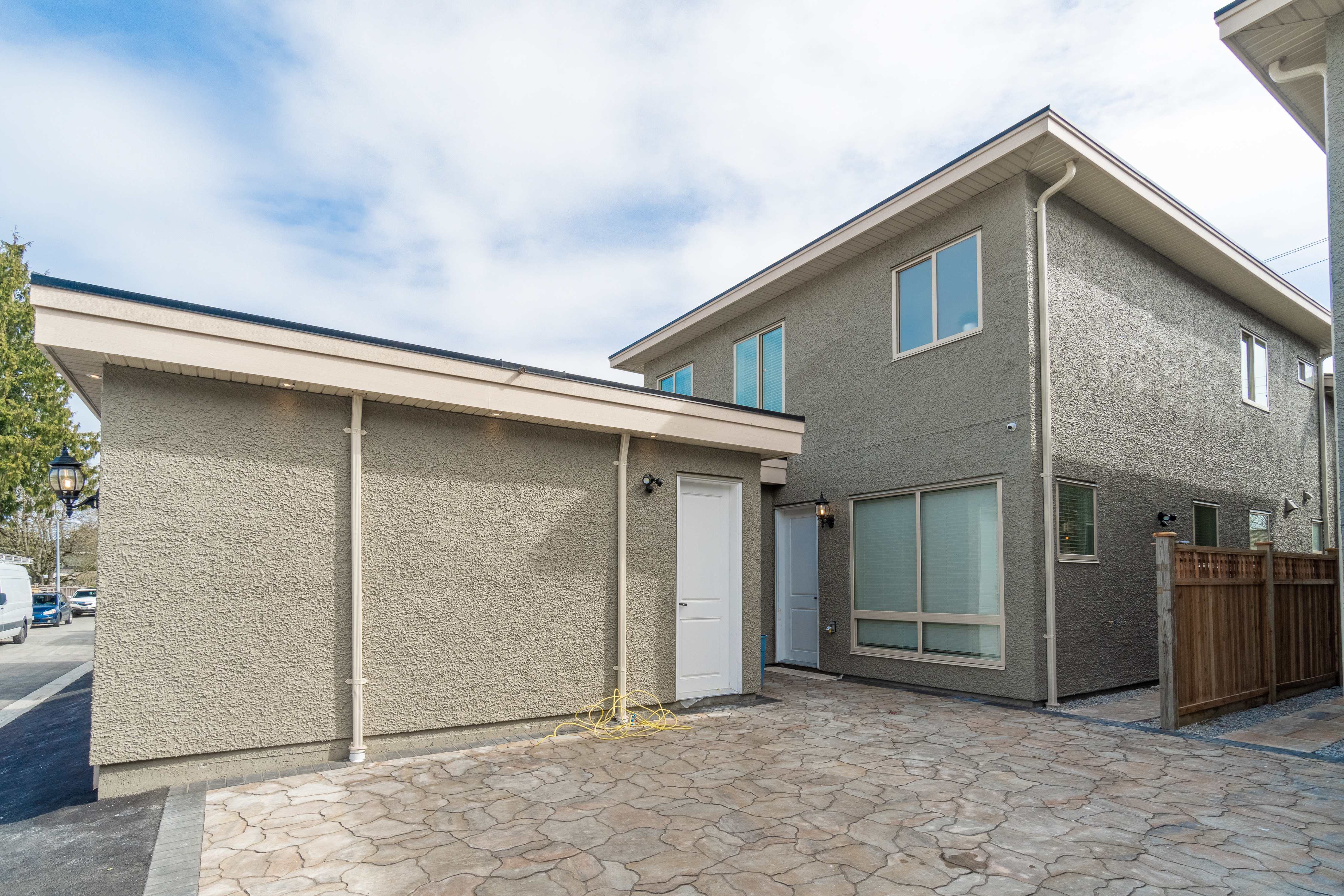 9051 STEVESTON HIGHWAY 33