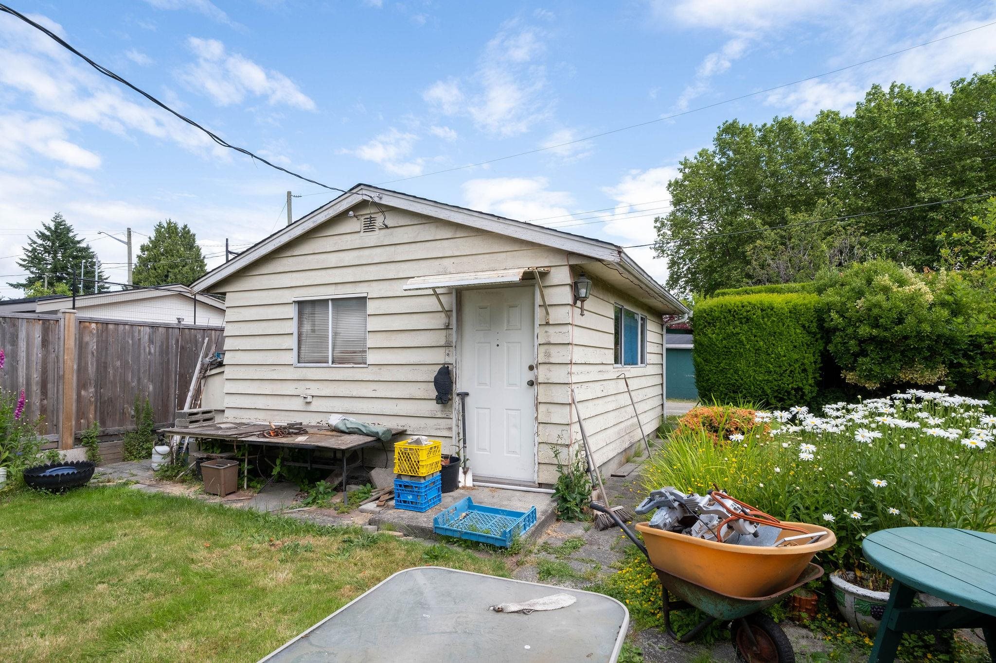 2120 STIRLING AVENUE 22