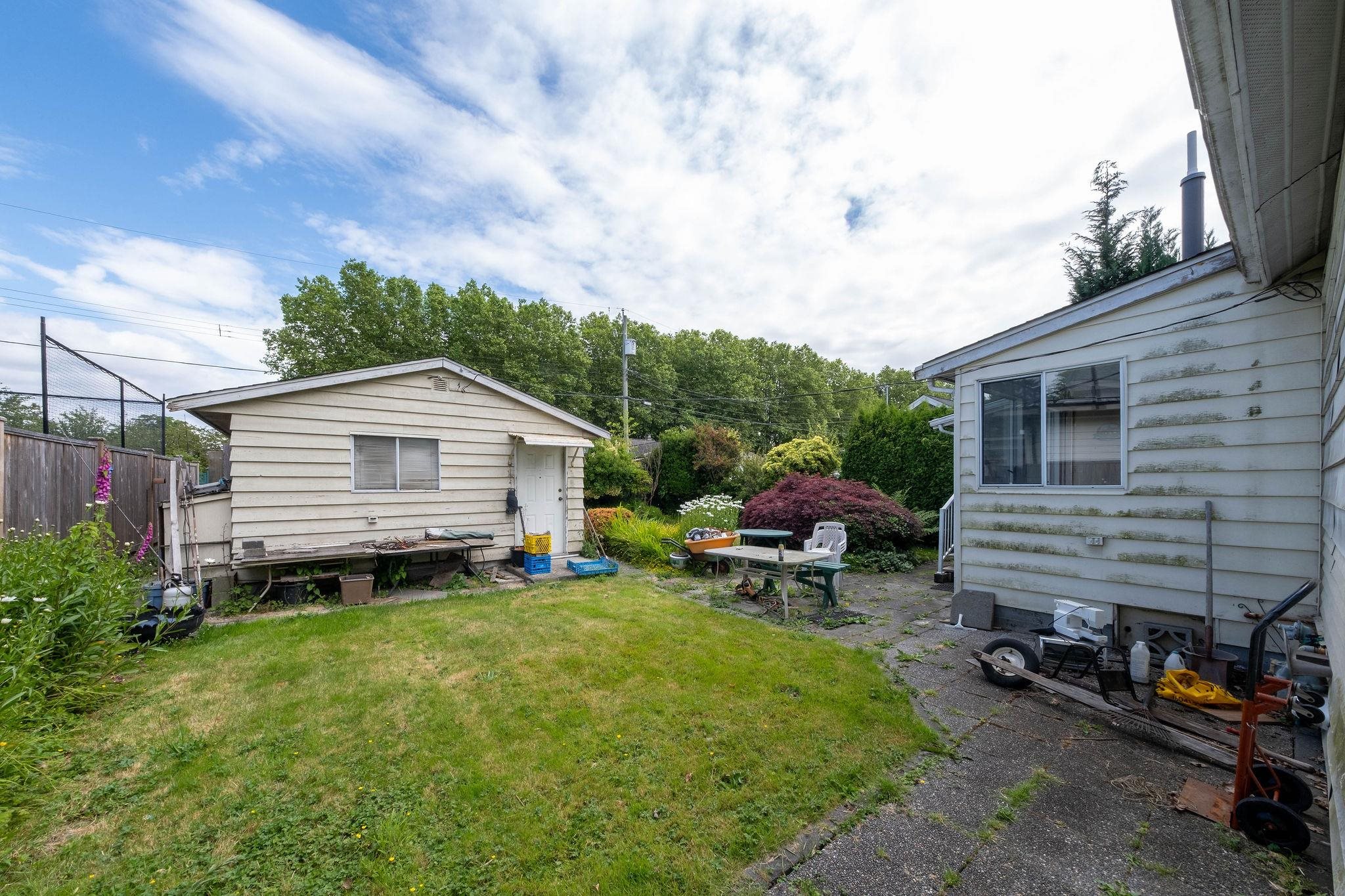 2120 STIRLING AVENUE 18