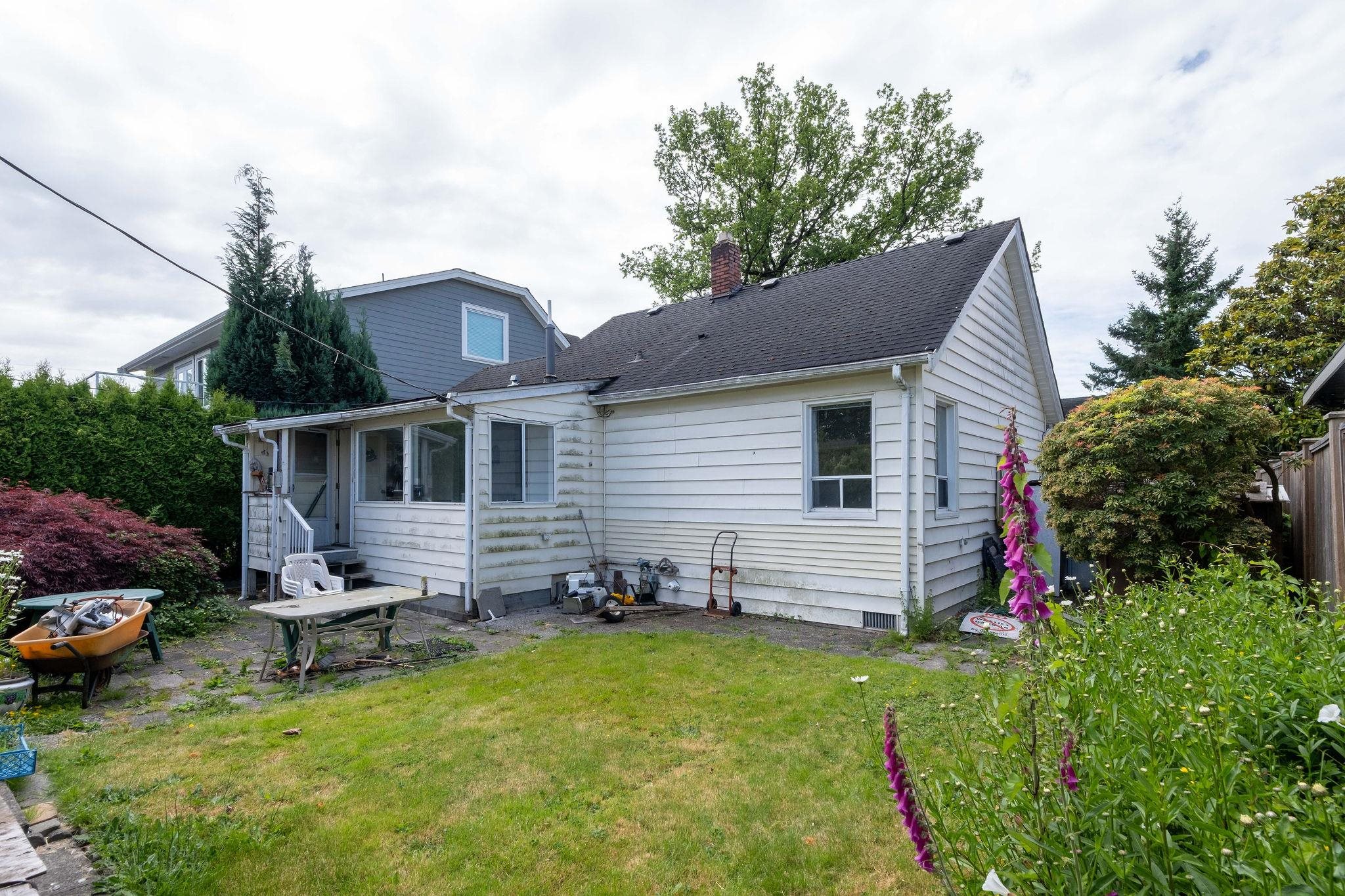 2120 STIRLING AVENUE 20