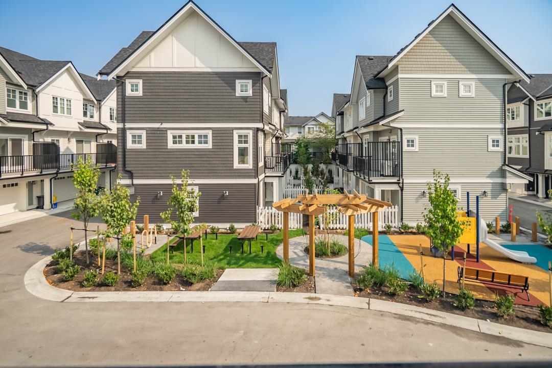 2 22811 MCLEAN AVENUE 22
