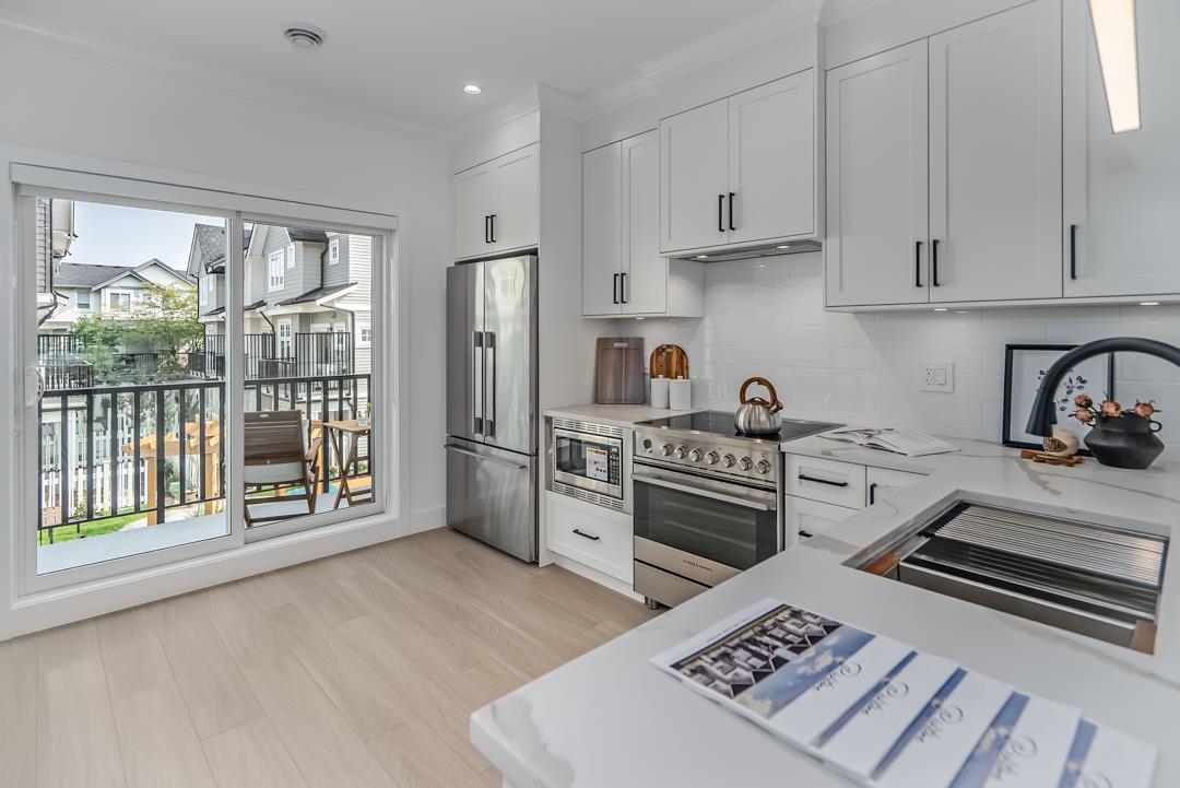 2 22811 MCLEAN AVENUE 10